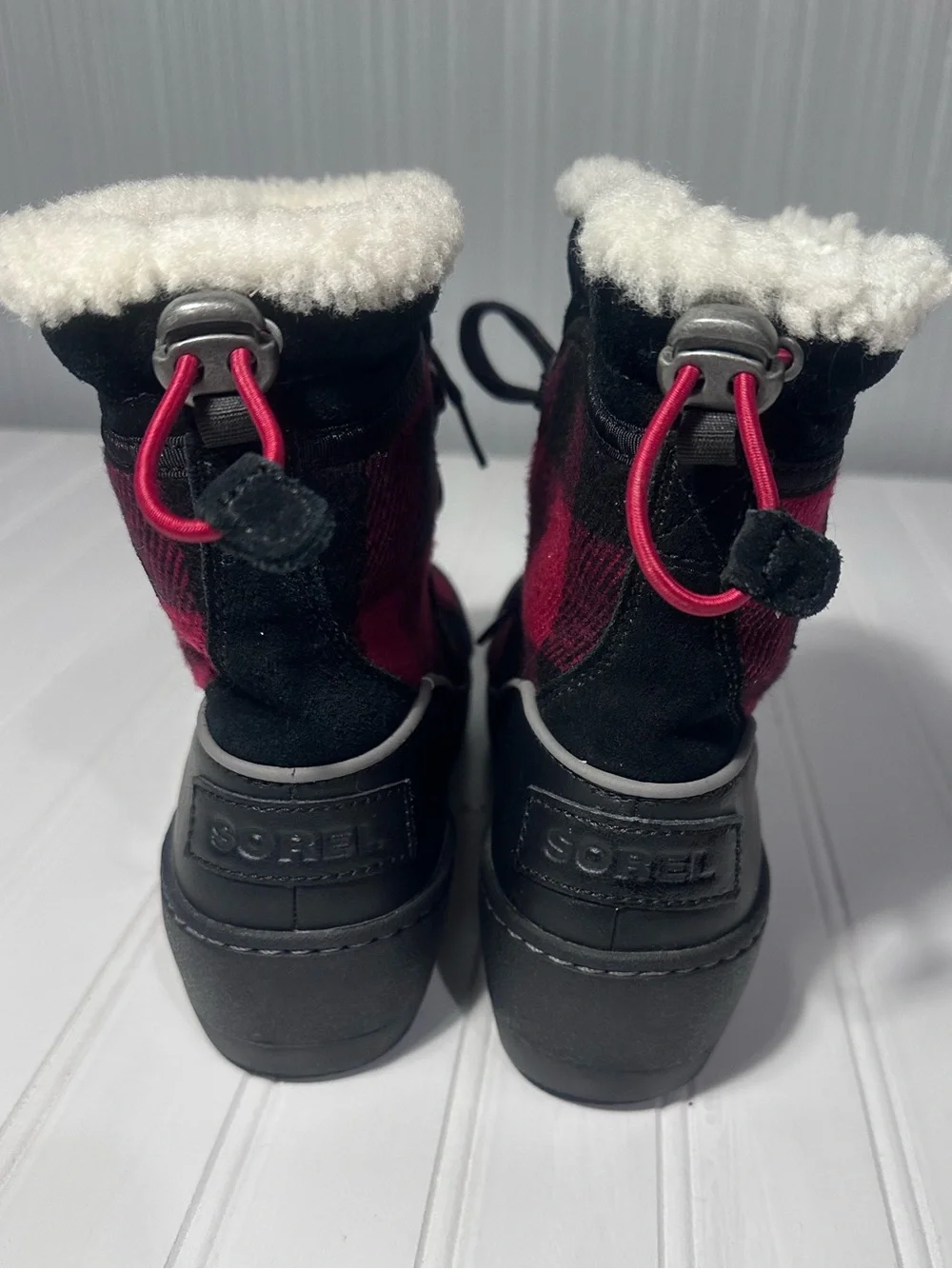 Sorel Tivoli III winter snow boots red & black buffalo plaid women’s 6